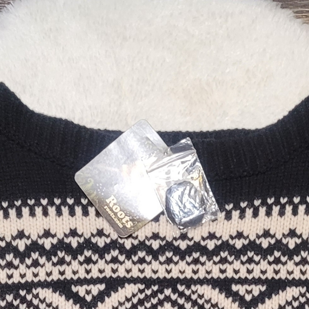 NWT Roots Vintage Ski Wool Blend Sweater in Black and Cream Sz S - Picture 2 of 7